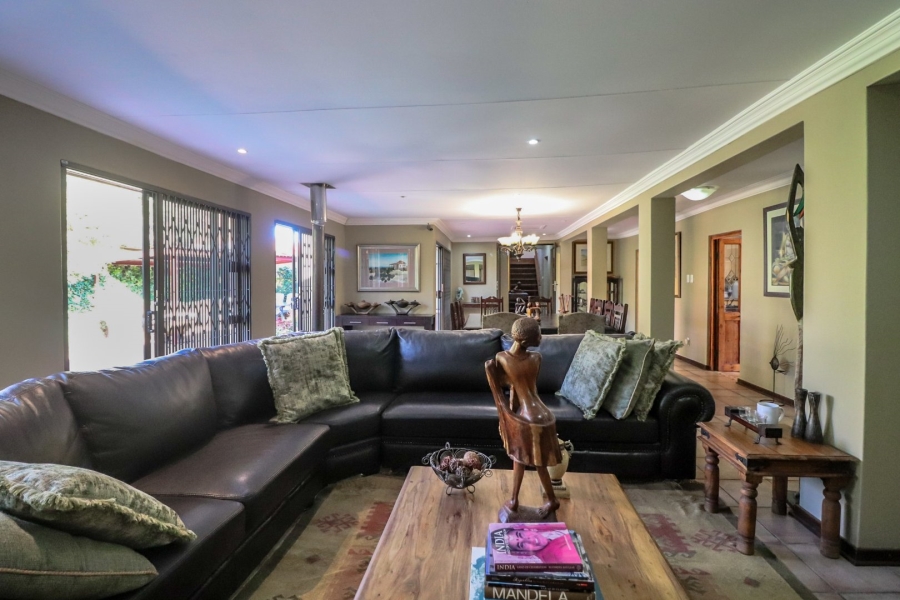 6 Bedroom Property for Sale in Heuwelsig Free State